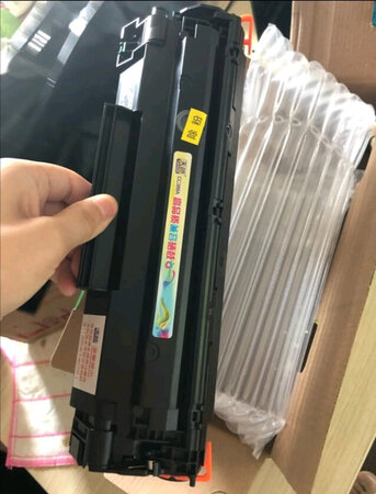 硒鼓，印象中很贵的样子，还有回收的，但总加墨粉费用也高啊，还不均匀，京东真是好地方，搜啥有啥，而且到货神速，次日达，比自己出门买方便太多了，还节省时间，已经用上了！安装也比较省事，打印效果很好，清晰均匀。之前买的比预计1500页打印还多，值得入手！