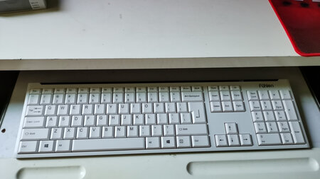 我是个比较挑剔的人，虽然这个牌子没有很大的名气，但是性价比实在是高，键盘鼠标我都是用富勒的，关键是静音啊，续航很给力，鼠标的手感很好，适合男人，也是很静音，已经买了很多套了，赞赞赞