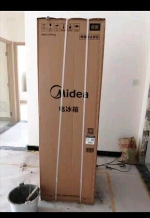 第二台了，用起来很方便，这台是介绍给朋友用的！很好很强大！！！快递十分给力，农村也能送货上门了？这个价格十分优惠了，冰箱也很省电，制冷效果好，十分安静，外观漂亮！空间大。以后可以屯很多肉肉了！相信京东！相信美的！！！