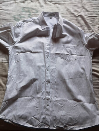 穿着非常舒服，已经买过几次，但这次号码选到了，因为最近胖，上次的话，照那个号码打了2号，其实大一号就行，他是标准尺码，不知道稍微有些薄，但是做工非常细致，手感非常好，然后款式样式都是特别棒的，而且穿起来不变形。一直穿罗蒙的这个品牌，在线下店还是在线商店都选择这个，本次在京东上买的，赶上搞活动，价位差不多是线下店的50%，价格优惠，质量有保证，生活速度快，在今后我放心推荐给朋友们。