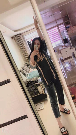 发货挺快的 睡衣质量很好 穿着很舒服 很柔软 不掉绒不掉色 蛮好的
