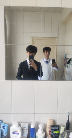 东西不错。学校里参加活动用。穿上倒也有几分人样。
就是这个快递的速度啊。。。30号买的今天刚拿到，常熟到这边顶多三小时，我家里昨天从苏州给我寄的快递竟然比西装先到。