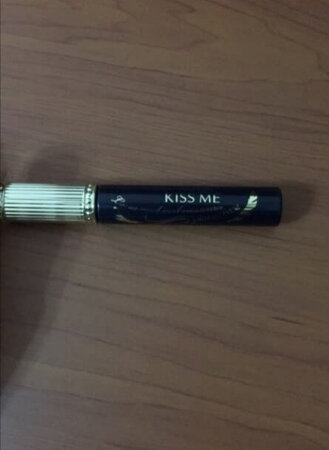 同学推荐的奇士美睫毛膏，包装很可爱，性价比高，买了黑色，用起来比较防水，不太会晕染，卸妆也很快很方便。真的是学生党的首选啊。另外，京东活动给力，物流送货也很快。现在买东西都选京东了，希望京东多做些活动。