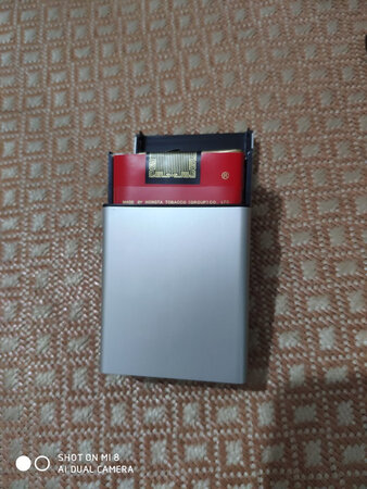 很好，可以把一包软包烟整体放进去。