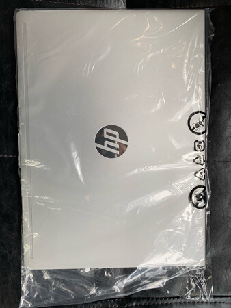 运行速度：快
屏幕效果：特别好
散热性能：强
外形外观：漂亮
轻薄程度：不错
其他特色：高端大气上档次  低调奢华有内涵。完美的屏幕色域和分辨率，看起来很舒服，不伤眼。做工很不错。