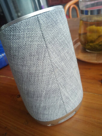 在这个价位里面可以讲是音质最好的产品了，高中低音非常平衡，没有过多的突出那一样，比一些品牌过多渲染低音的好多了，关键这个产品不贵，物超所值，值得拥有。