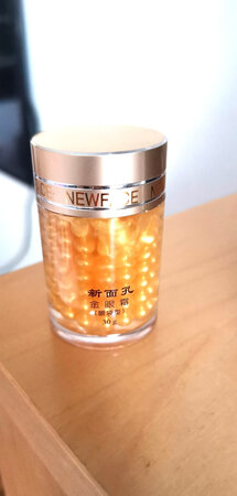 物流很快  抹眼袋感觉吸收很快  润润的保湿淡纹效果很好