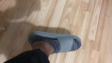 这拖鞋也是牛皮，穿起来感觉要上天了