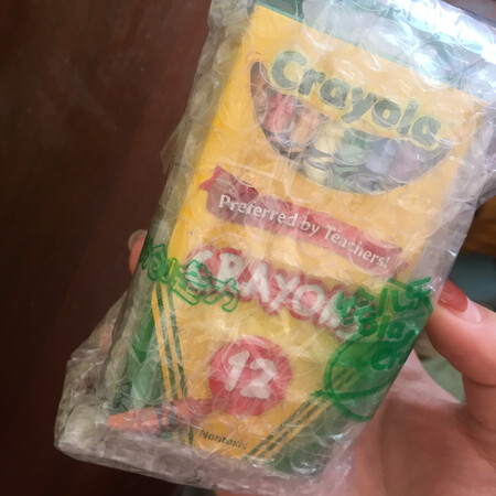 包装很好质量也很不错很好的蜡笔凑单买的收到很是惊艳真的值了不到*块钱的东西真的挺好画图画也好用宝贝很喜欢喜欢的宝妈们赶紧下手吧真的很不错会推荐给身边需要的亲们