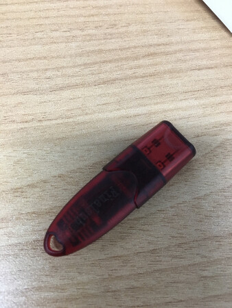 东西今天收到，顺丰快递特别速度，第二天就到了，软件特别好用，经济实惠，客服小姐姐服务态度很好，是正版软件，质量很好，东西跟发票一起邮寄的很速度，非常满意的一次购物，以后还会光顾的。
