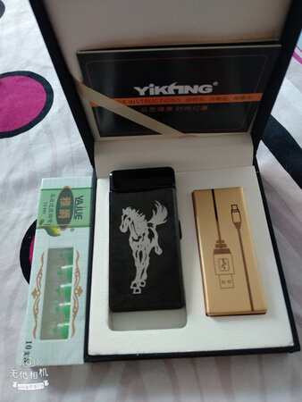 小巧，漂亮！非常喜欢。只是不知道能用多久。卖家服务很好，满分好评！