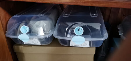 容量大小：足够
厚薄程度：感觉很耐用
实用性能：很好很实用
商品材质：感觉结实
其他特色：好看