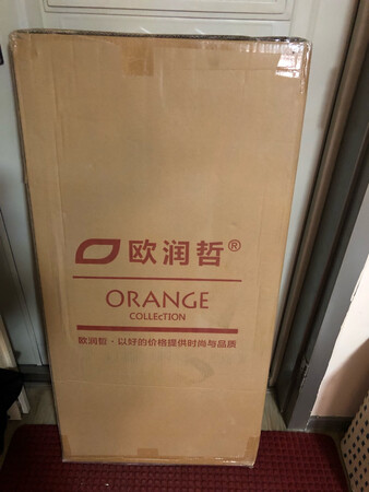 包装的很好，塑膜外面还有纸箱，不会晃荡。产品挺轻巧的，晒孩子衣服足够，有点小问题，售后换货也处理的非常快