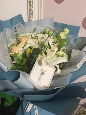 送货好快，花也插得不错