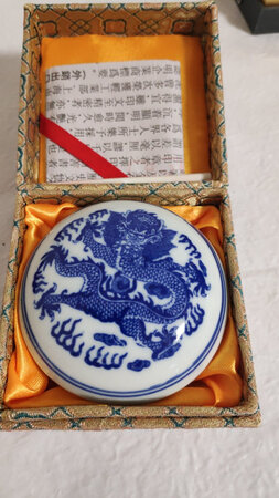 油光四溢，章印浑厚，是个好印泥