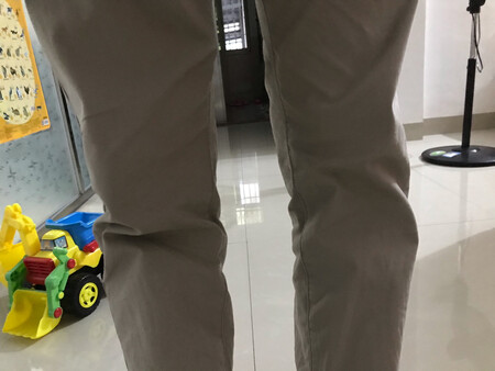 总体质量相当不错，布的质量很好，不会褶皱，穿起来显得比较成熟稳重，适合比较偏瘦的人群，属于小脚裤一类的！颜色也很正，洗过价格都没看到褪色的样子！这款裤子，高端大气上档次，很值得拥有！价格也不高，还没上百！很值得向大家推荐去买！