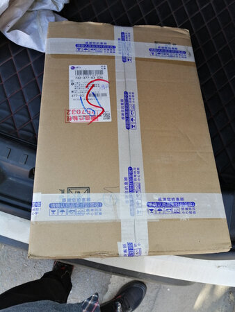 包装完好，材质很好，手感良好，期待完美的体验！