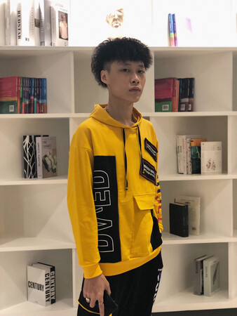 面料手感很好，很舒适，穿起来很舒服，洗过没有出现掉色和缩水，秋天穿挺合适的，质量也非常好