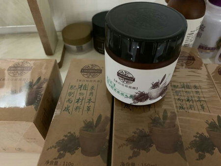 这款面膜很滋润，补水效果好，配合美白祛斑套装，效果明显，很好用，需要恒心，会变美的