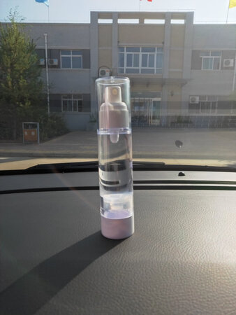 精致小巧，独特的真空设计，使产品具有与众不同的气质。