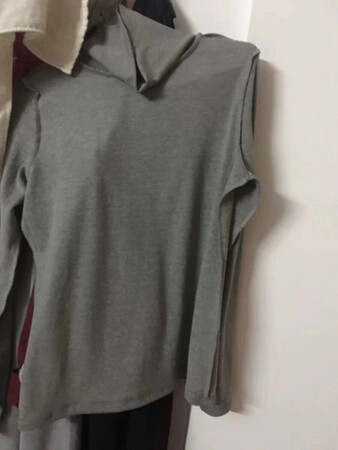 不错衣服做工质量很好，颜色和图上的一样很好看，尺码也很合适