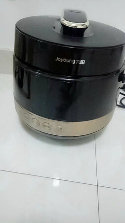 拥有十重安全保护，它们分别是密封安全保护、限压保护、防堵保护、防干烧保护、泄压安全保护，温度检测控压保护、智能开合盖检测保护、超温保护、漏电保护、开合盖保护。十重保护，十重安全，尽可放心使用，安全无隐患。