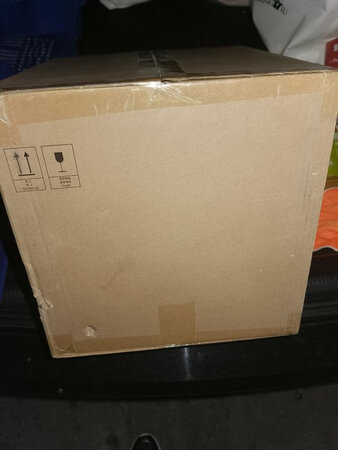 外形外观：漂亮，洁白！
内胆容量：刚刚好！
功能配置：齐全，适用！
操作难易：方便
蒸饭口感：好吃，保留米香！
