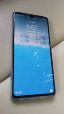 功能强大，运行速度快，拍照效果好。充电快。
