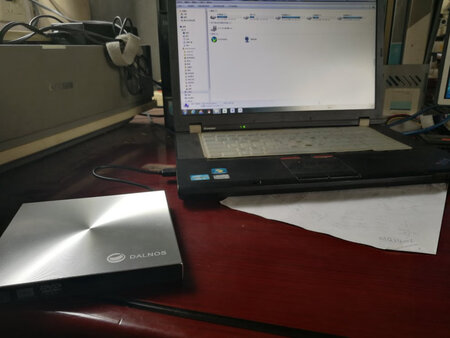 刻录机速度快，外观设计好看。直接插入电脑就可以用。