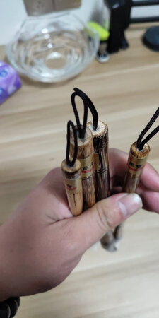毛笔一般，做工也粗，会有叉，不是很好写，不值