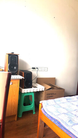音响比我想象的大，也很重，打开试听了一下，感觉音响效果不错，音质还不好评价，再使用一段时间来追评音质。