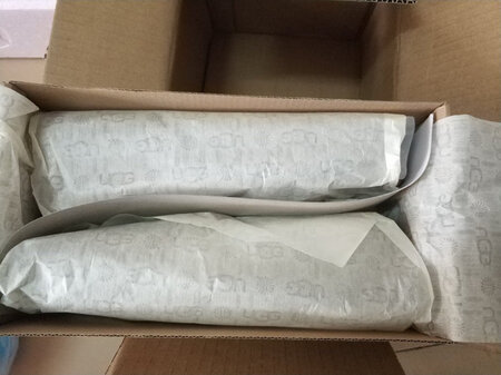 这次购物很满意，鞋子刚好合脚，款式也喜欢，质地也不错，顺丰快递准时达，很棒的一次购物体验，还没开始穿，希望耐穿吧，好穿再来！