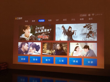 亮度高，声音浑厚，系统流畅，梯形校正方便校对画面，风扇的声音也不大推荐，希望大家都能用上好产品