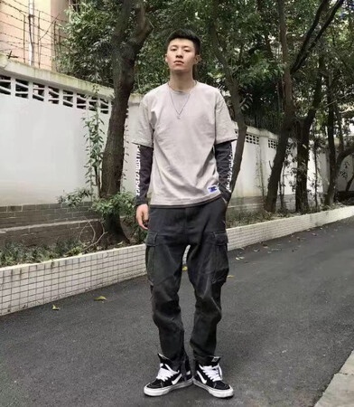 是想要的款、穿起来挺酷的，很好搭配衣服，价格也不贵，还会继续光顾。