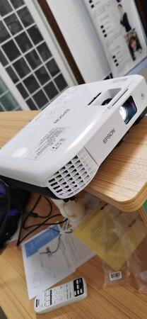 买这个来煮，要稀饭给孩子学习用的手机屏幕太小，放电视上可以增大感光，而且对眼睛伤害比较小。搭配我买的投屏器太好用了，  可以接手机来放，  想看什么都方便，  屏器还能接到电视机上，  价格挺划算的高科技！