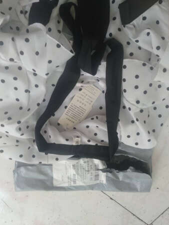 你家的衣服质量太差了，朋友们你们千万别在买了，买了就后悔