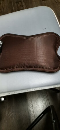 商品和图片不一样，售后还说批次不一样，谁家商品生产生产把自己的品牌LOG0给生产没了，售后承诺一致，希望消费者购买时，慎重