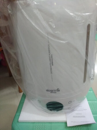 这是买的德尔玛加湿器，冬天用油汀或者空调啥的，一定要用加湿器！不然太干了！双十一买的价格真不错，优惠大！加湿器看着就不错！