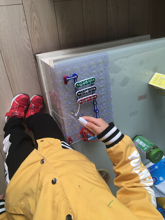 孩子很喜欢，自己拼还是有难度的。