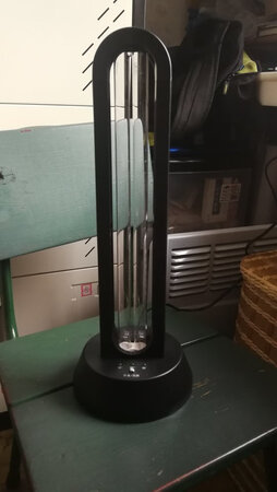 使用效果：杀完毒，进屋有种被太阳晒过的那种味道。
操作控制：很简单，省事。
外形外观：还行
孩子最近皮肤过敏，在没查出具体过敏源之前，先用紫外线消毒灯消消毒，今天刚送来，就用上了，感觉这个很管用，不错，不太占地。