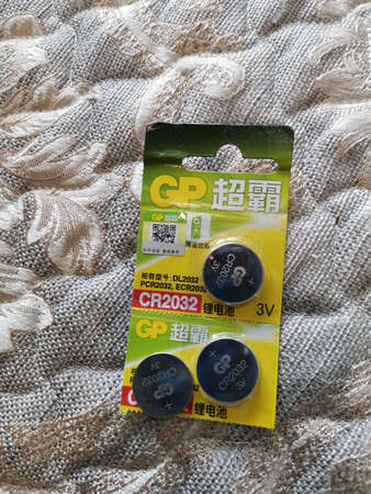 电池装汽车遥控器仅能用一同左右，共买五个，三个皆如此，反馈给客服，其不认也不处理！差评！！虽便宜，但没办法使用，慎买！