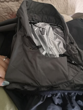 好评，到货就穿上试试，必须好评，出去走了二十分钟汗入雨下，流了好多，质量过关，品质好，朋友们都要买，接着回购