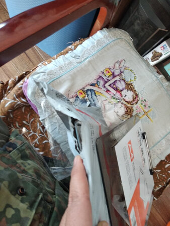 快递包装简陋，导致商品破损，会找售后退换。冬天包装要严谨。