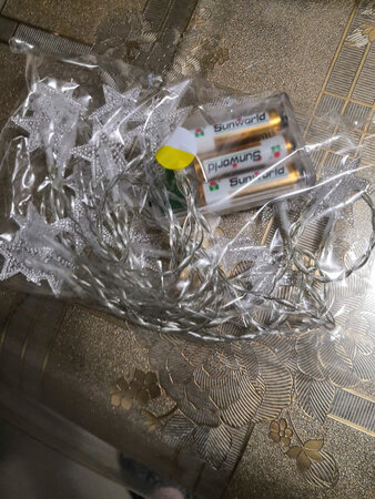 产品包装：包装盒完好。
美观程度：满天星小彩灯很漂亮，装饰用很好看。
