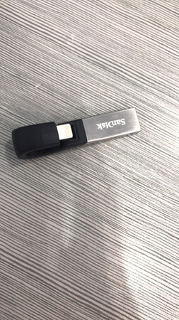 感觉一般般，离想象的很不一样，就是一个u盘，只能备份照片视频联系人什么的，不能存app，你懂得，爱拍照的感觉有用，爱打游戏的感觉无用