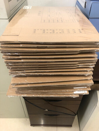 东西质量不错，价格也合适，就是物流和包装太差劲了！包装就简单的保鲜膜，到处是窟窿，物流一般都是隔日到，这个居然花了那么多天！再说快递员吧，你再累再辛苦，这个是你的工作就应该认真对待，这个能否麻烦你们问问我是不是送上楼吧？