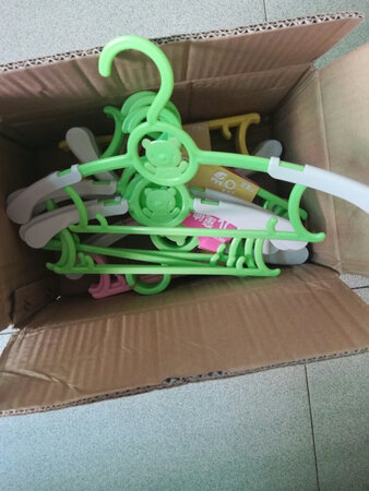 衣架不错哦  可伸缩的用着很方便  很满意