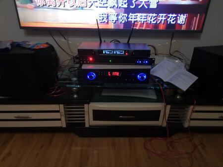 第三天才收到，安装好后迫不及待的开唱，开始不会调音摸索了半天才调好，音质方面比以前好音箱的功率比较大随便吼，和KTV差不了多少。