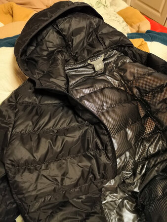 衣服轻盈合体保暖。。决定再追加一件。