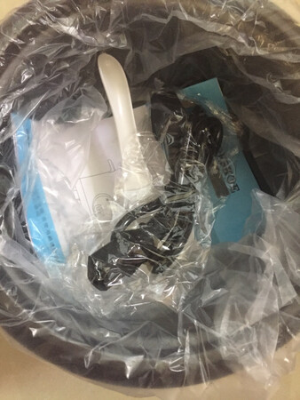 电饭锅外观很温馨哦！内胆材质很有重量，功能配置使用方便！蒸饭口感棒极了?????……老品牌值得信赖的产品！京东购物很满意哦！快递小哥也很负责任的，亲自把货交给收货人！为京东点赞?……